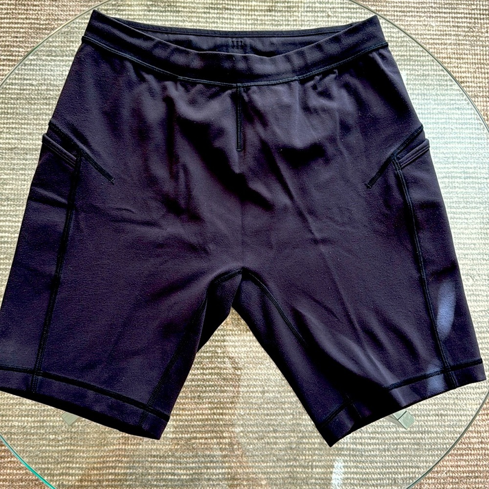Lululemon Vintage 2016 Men’s Yoga Shorts, size M, very good condition.